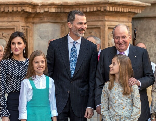 Ο Χουάν Κάρλος θέλει να γυρίσει στην Ισπανία και «δεν τον νοιάζει» αν βλάψει την οικογένειά του