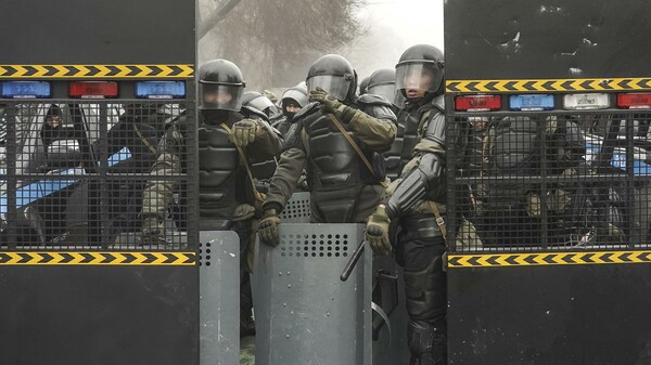 Ταραχές στο Καζακστάν: Έκκληση για βοήθεια από ρωσικές δυνάμεις- Πυροβολισμοί στις συγκρούσεις διαδηλωτών με την αστυνομία