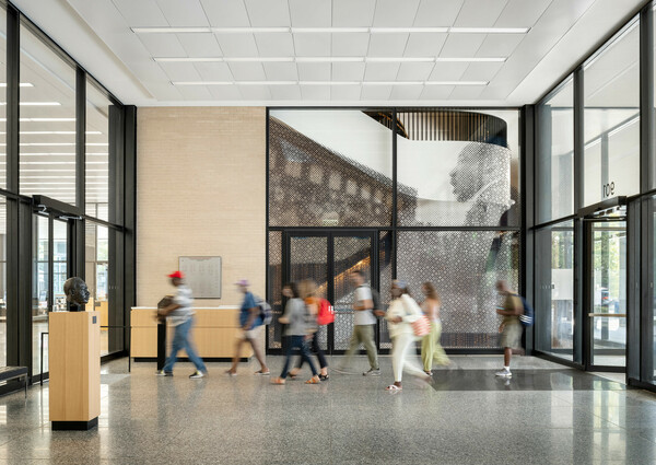 Η εντυπωσιακή ανακαίνιση της μοναδικής βιβλιοθήκης που σχεδίασε ο Μις Βαν ντερ Ρόε στην καριέρα του