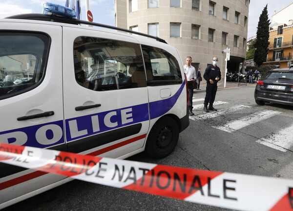 Γαλλία: Παραδόθηκε στην αστυνομία κρατώντας το κεφάλι και τα γεννητικά όργανα ενός άνδρα