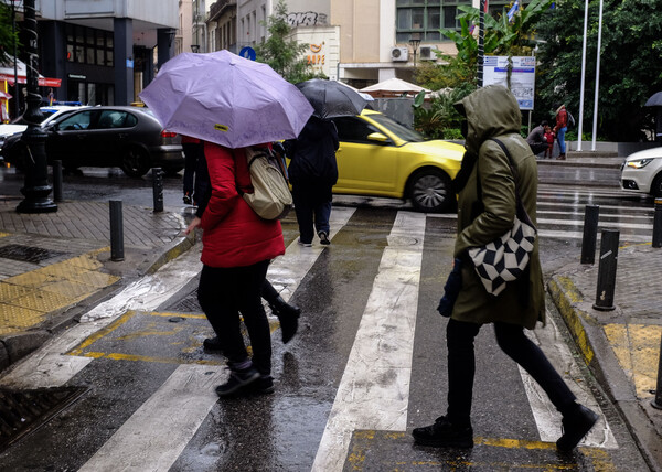 Καιρός: Λασποβροχές και πτώση της θερμοκρασίας- Πού θα χιονίσει
