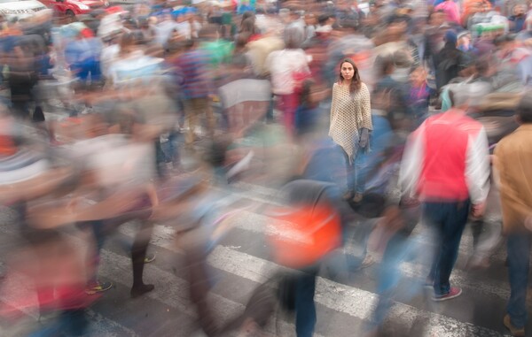 «Όχι, δεν πρέπει να προσπαθείς να κολλήσεις Όμικρον»: Ειδικοί εξηγούν πόσο επικίνδυνη είναι μια σκόπιμη μόλυνση 