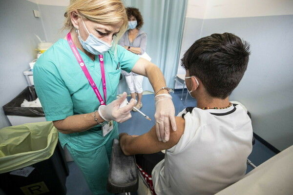 Θεμιστοκλέους: Πάνω από 37.000 παιδιά έχουν εμβολιαστεί 