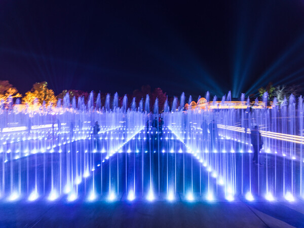 Παραμένει η λαμπερή ατμόσφαιρα στο Experience Park του Ελληνικού, το βιωματικό πάρκο για όλους, που άνοιξε με μεγάλη επιτυχία