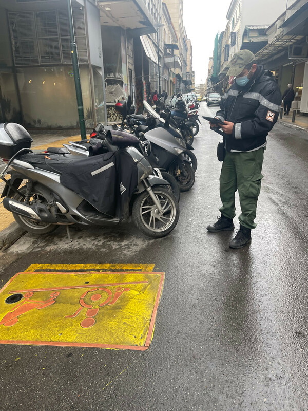 Δήμος Αθηναίων: Τέλος στην παράνομη στάθμευση με 830 «έξυπνους» αισθητήρες σε ράμπες και διαβάσεις