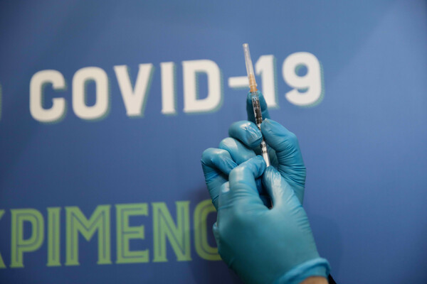  4η δόση εμβολίου: Άμεσα οι αποφάσεις - «Είναι έτοιμα τα συστήματα», λέει ο Θεμιστοκλέους