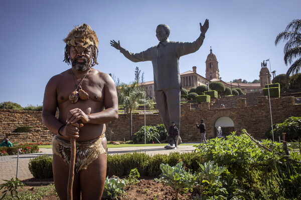 Νότια Αφρική: Συνελήφθη ο «βασιλιάς των Khoisan»- Ιθαγενείς είχαν φυτέψει κάνναβη κοντά στην προεδρικό μέγαρο