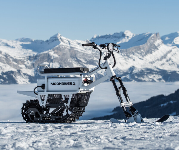 Αυτό είναι το MoonBike: Το πρώτο ηλεκτρικό ποδήλατο για χιόνι