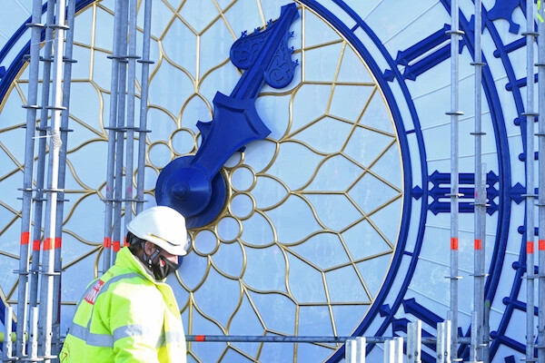 Οι σκαλωσιές φεύγουν, το νέο Big Ben αποκαλύπτεται μετά από 5 χρόνια - «Ίσως άξιζε η αναμονή» 