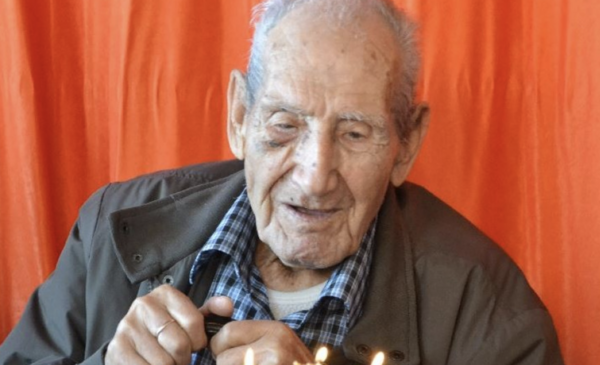 Μυτιλήνη: Ο μπάρμπα Γιάννης Καραγεωργίου που πολέμησε το ναζισμό γιορτάζει τα 102α του γενέθλια