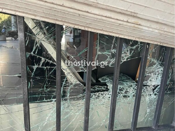 ΑΠΘ: Καταδρομική επίθεση 30 ατόμων στο Κτίριο Διοίκησης