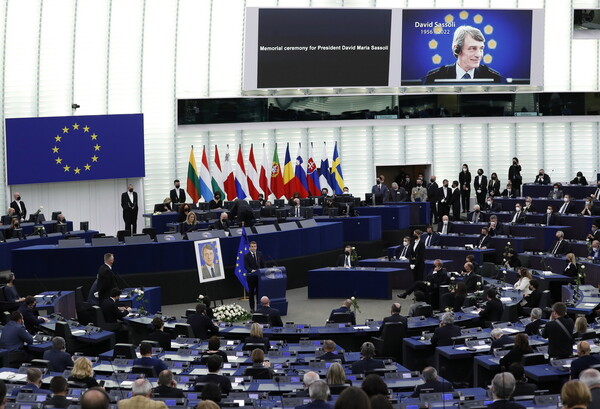Το Ευρωπαϊκό Κοινοβούλιο τιμά τον «καλό πρόεδρο» Νταβίντ Σασόλι: «Πολιτικός ηγέτης και οραματιστής»