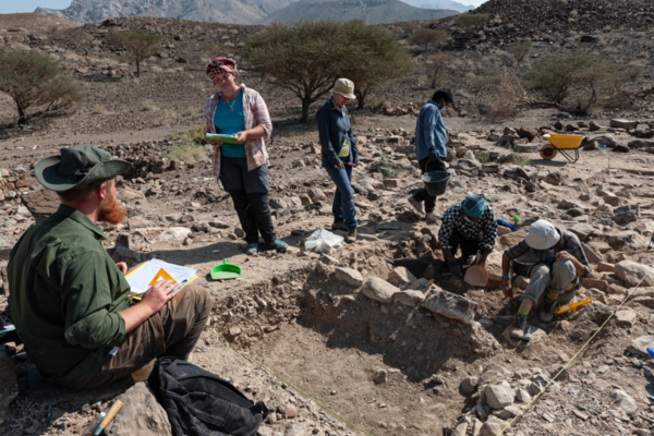Ομάν: Αρχαιολόγοι βρήκαν πέτρινο επιτραπέζιο παιχνίδι 4.000 ετών