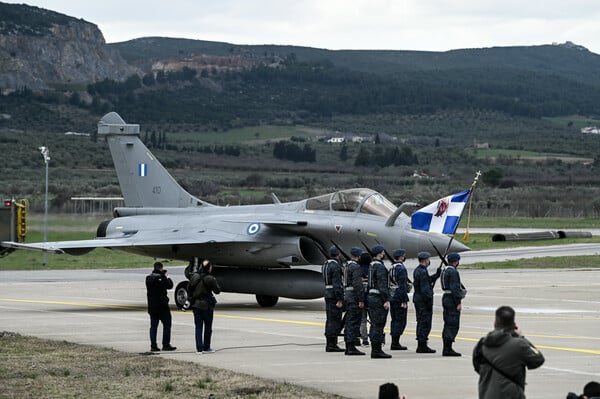 Τα πρώτα έξι Rafale πέταξαν πάνω από την Ακρόπολη