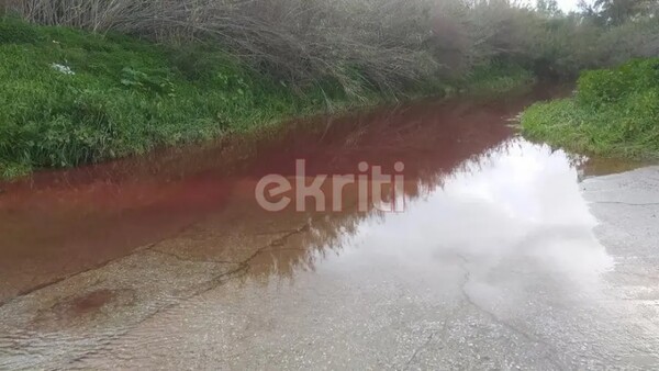 Κρήτη: Μυστήριο με τον «κόκκινο» Γεροπόταμο- Οργή κατοίκων για τη δυσοσμία