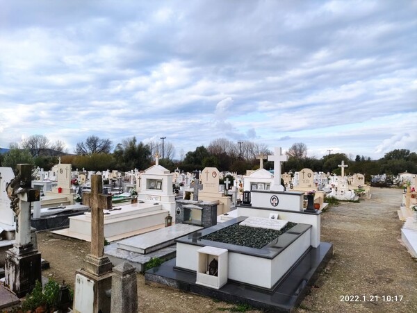 Τραγωδία στην Ηγουμενίτσα: Ηλικιωμένος τυλίχθηκε στις φλόγες μέσα στο νεκροταφείο 