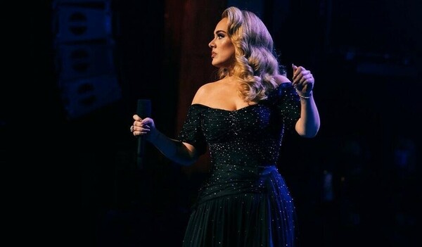 Adele: Αναβάλλει τελευταία στιγμή τις παραστάσεις της στο Λας Βέγκας - H φορτισμένη «συγγνώμη»