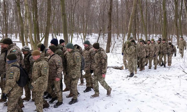 Σολτς: Απειλή για την ειρήνη στην Ευρώπη η συγκέντρωση ρωσικών δυνάμεων στα ουκρανικά σύνορα