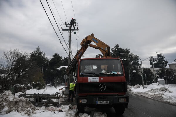 ΔΕΔΔΗΕ: Αποκαταστάθηκαν οι ζημιές στις κύριες γραμμές μέσης τάσης - Που υπάρχουν ακόμα προβλήματα