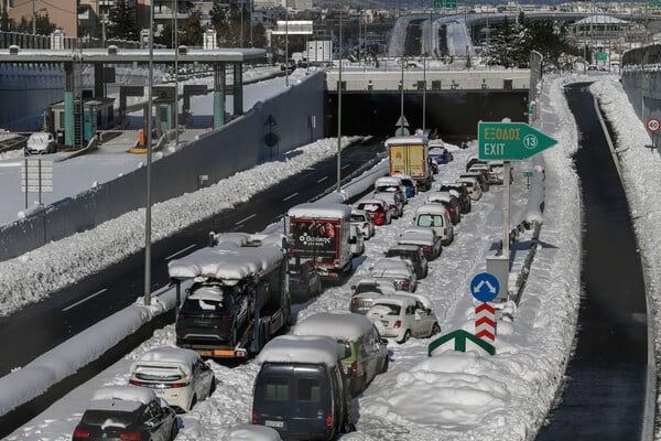 Καραμανλής για Αττική Οδό: Όσοι εγκλωβίστηκαν μπορούν να διεκδικήσουν μεγαλύτερη αποζημίωση από τα 2.000 ευρώ