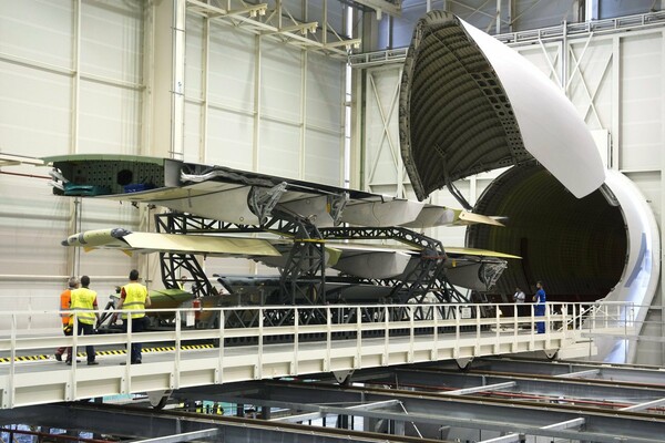 «Ενοικιάζεται Beluga»: H Airbus διαθέτει σε άλλες εταιρείες το θηριώδες αεροσκάφος μεταφοράς φορτίων