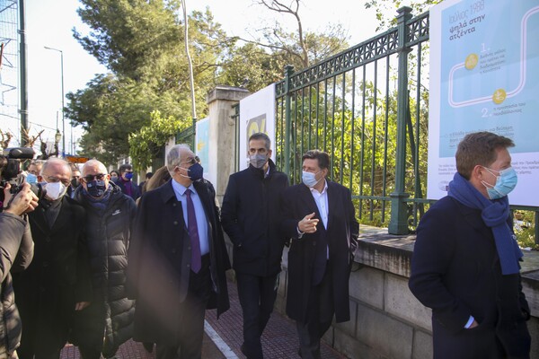 «40 χρόνια σε 40 λέξεις»: Οpen-air έκθεση στην Αθήνα για την επέτειο της ένταξης της Ελλάδας στην ΕΕ