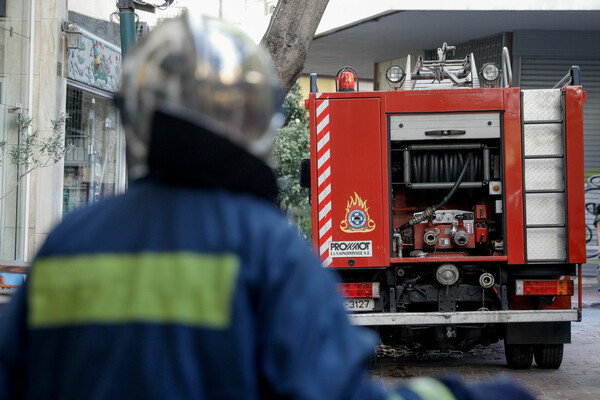 Φωτιά σε διαμέρισμα στο Κολωνάκι – Άμεση επιχείρηση της Πυροσβεστικής
