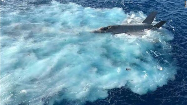 Aμερικανικό μαχητικό F-35 προσέκρουσε σε αεροπλανοφόρο στη Θάλασσα της Νότιας Κίνας