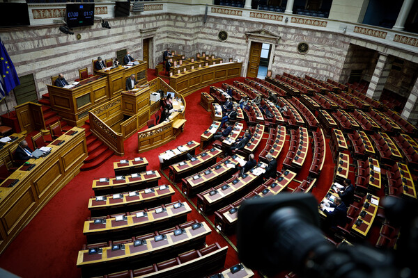 Βουλή: Υπερψηφίστηκε ο αναπτυξιακός νόμος