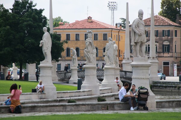 Πάντοβα: Στα σκαριά το πρώτο άγαλμα γυναίκας - Ίσως τοποθετηθεί στην πλατεία με τα 78 μνημεία ανδρών