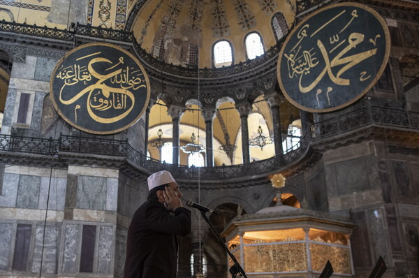 Le Figaro: Ανησυχία για τη μετατροπή της Αγίας Σοφίας σε τζαμί