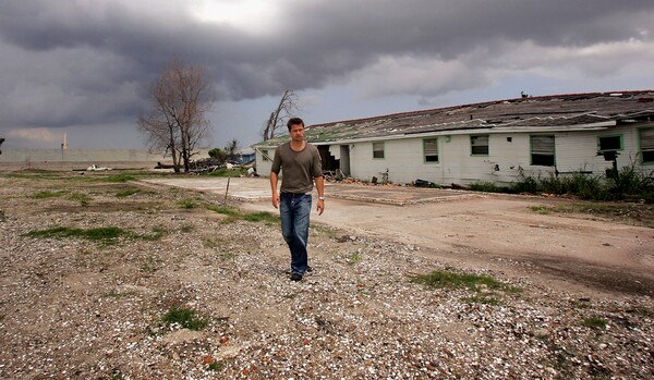 Τα σπίτια που έχτισε ο Μπραντ Πιτ σε πληγέντες του τυφώνα Κατρίνα καταρρέουν. Και τώρα κάνουν μήνυση.