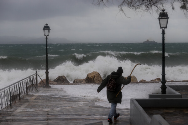 Έκτακτο δελτίο επιδείνωσης καιρού από την ΕΜΥ - Με ψύχος, χιόνια και θυελλώδεις ανέμους 