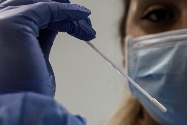 Τι αλλάζει για τα υποχρεωτικά rapid tests για τους εργαζομένους στον ιδιωτικό τομέα 