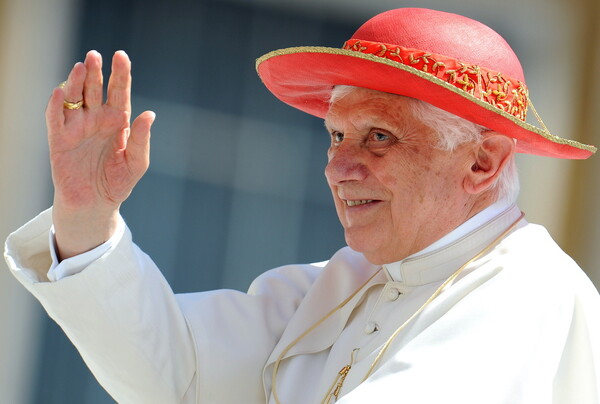 Ο πρώην πάπας Βενέδικτος ζήτησε συγγνώμη από τα θύματα σεξουαλικής κακοποίησης
