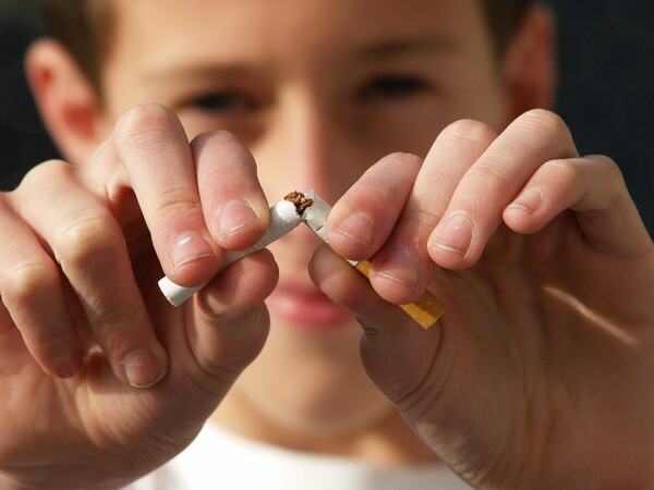 Έρευνα: Σχεδόν όλα τα παιδιά έχουν ίχνη νικοτίνης στα χέρια τους, ακόμη και των μη καπνιστών