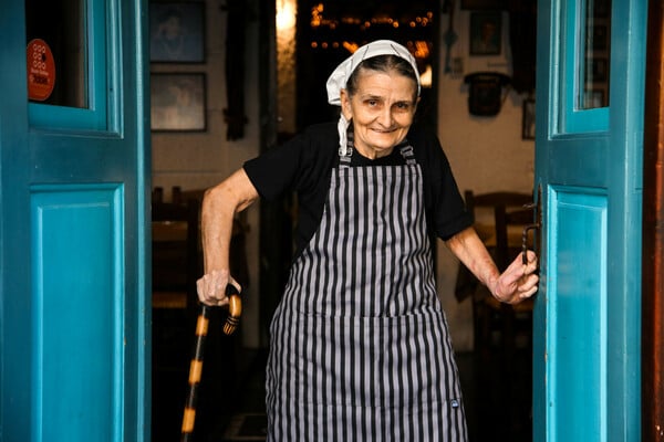 Η Νοικοκυρά, για οικογενειακά γεύματα σπιτικού φαγητού στην πόρτα σας