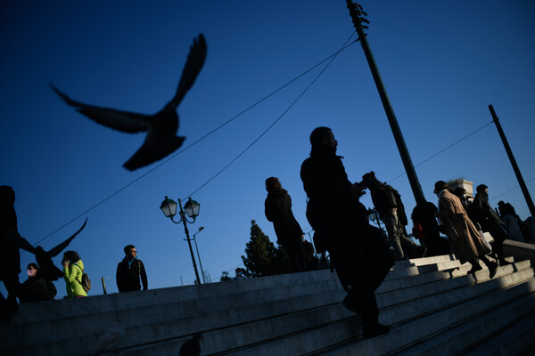 Κορωνοϊός στην Ελλάδα: 77 νεκροί και 21.412 νέα κρούσματα - Στους 489 οι διασωληνωμένοι 