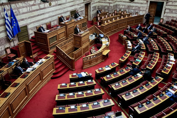 Βουλή: Ευρεία πλειοψηφία εξασφάλισε το νομοσχέδιο για τα εξοπλιστικά
