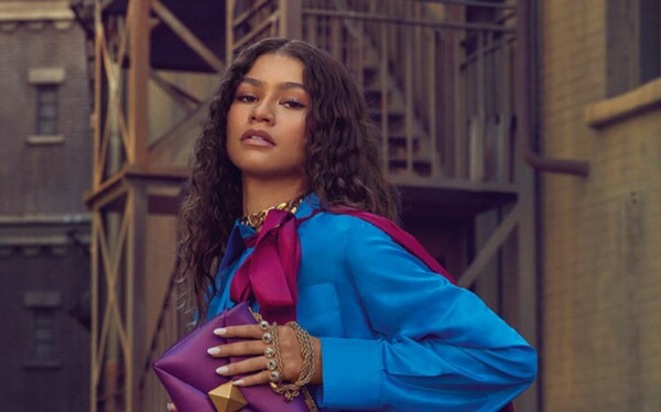 Η Zendaya κατακτά τα στούντιο της Warner Bros για τη νέα καμπάνια του οίκου Valentino