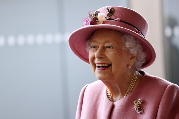 «God Save The Queen»: Μηνύματα για καλή ανάρρωση στην βασίλισσα Ελισάβετ- Tο πρώτο μήνυμά της στα sociαl media