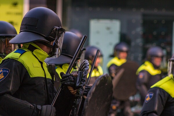 Ολλανδία: «Συναγερμός» για ομηρία σε κατάστημα του Άμστερνταμ 