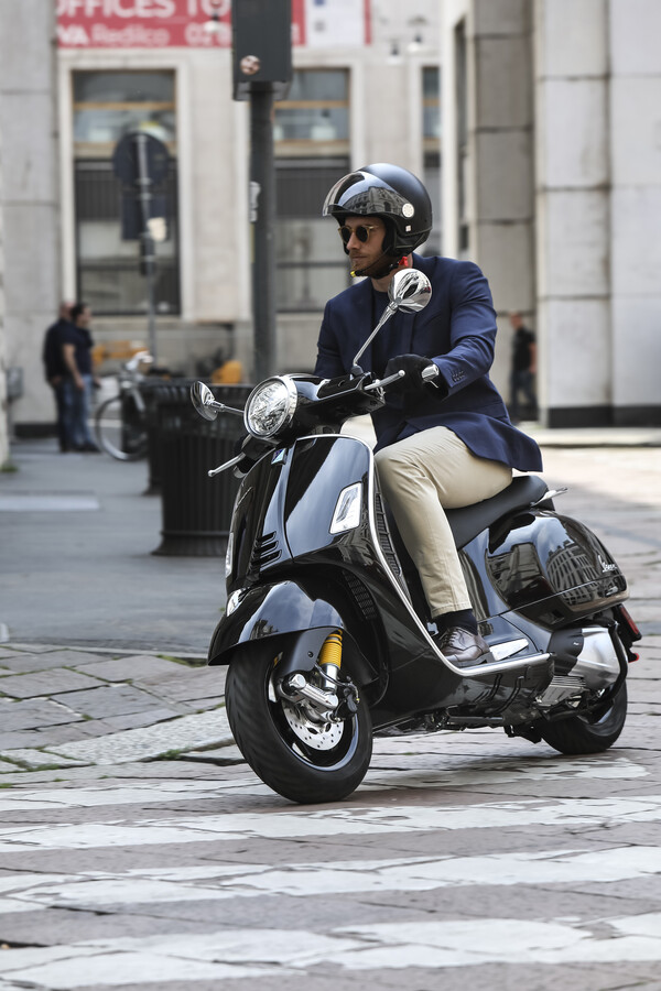 Vespa Gts: Το ξεκίνημα μιας περιπέτειας με καινοτομία και στυλ