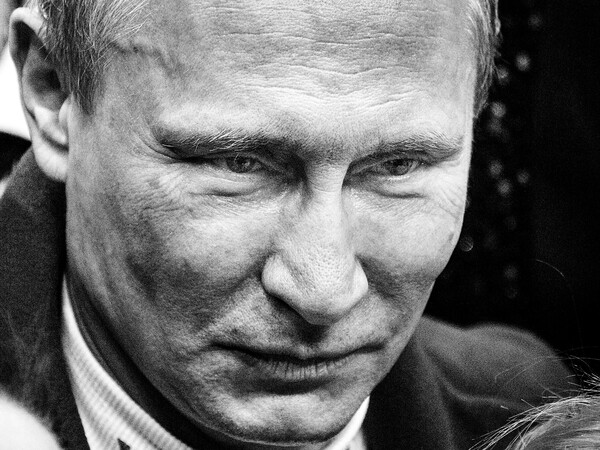 Βλαντιμίρ Πούτιν, ένας κακοήθης τύραννος που απομονώνεται διεθνώς 
