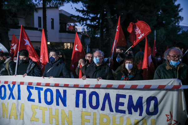 Συγκεντρώσεις διαμαρτυρίας στη ρωσική πρεσβεία από ΚΚΕ και ΣΥΡΙΖΑ & πορεία στην πρεσβεία των ΗΠΑ