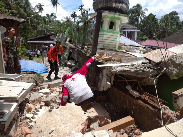 Ινδονησία: Σεισμός 6,2 Ρίχτερ στη Σουμάτρα- Δύο νεκροί και δεκάδες τραυματίες