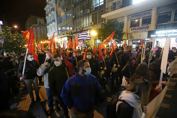 Συγκεντρώσεις διαμαρτυρίας στη ρωσική πρεσβεία από ΚΚΕ και ΣΥΡΙΖΑ & πορεία στην πρεσβεία των ΗΠΑ