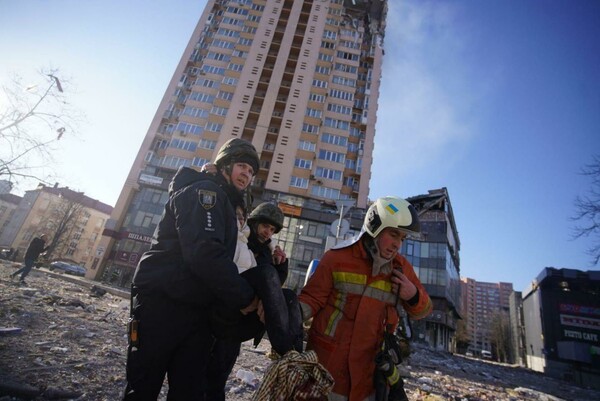 Ουκρανία: Η Ρωσία κατέλαβε τη Μελιτόπολη - Βομβαρδισμοί στο κέντρο του Κιέβου
