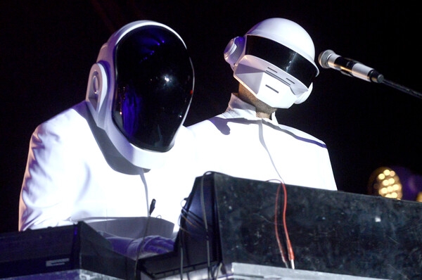Οι Daft Punk κυκλοφορούν νέα έκδοση του άλμπουμ Homework για την 25η επέτειο 
