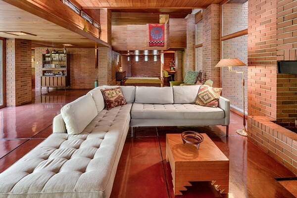 Μπορείτε να περάσετε τη νύχτα σας σε ένα σπίτι του μεγάλου αρχιτέκτονα Φρανκ Λόιντ Ράιτ
